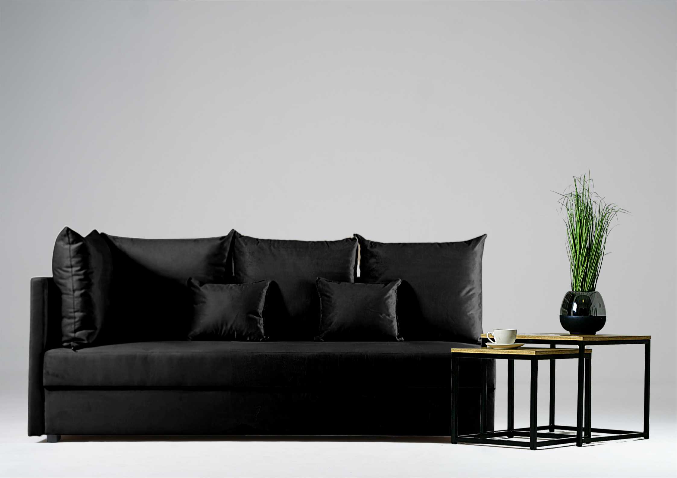 Czarna sofa do salonu Mobo